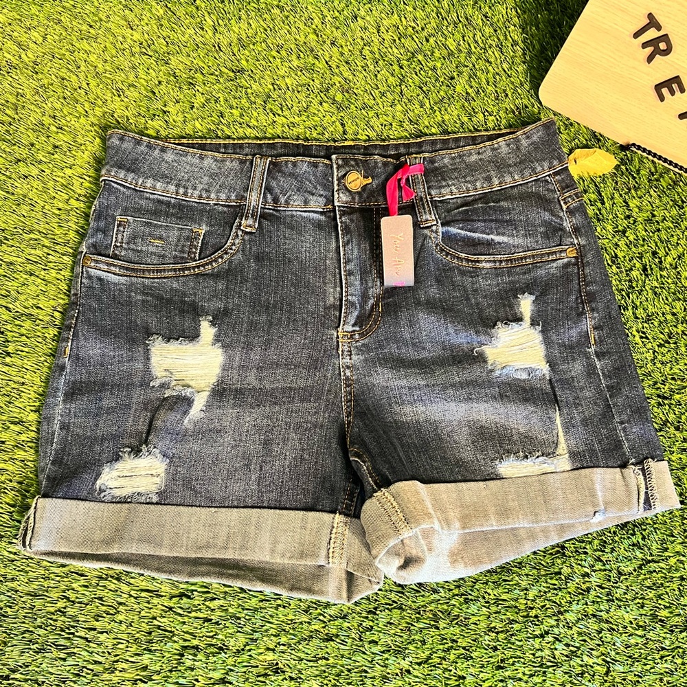 👚Dollhouse Jean shorts